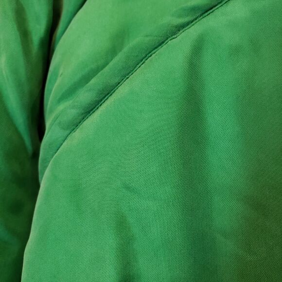 Mian Ma Kee Kelly Green Tea Lady Pullover Sweatshirt - Picture 6 of 12